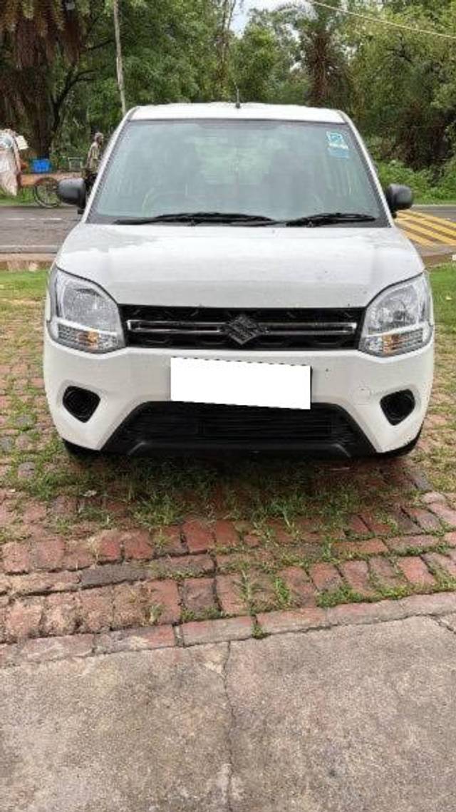 https://images10.gaadi.com/usedcar_image/4368875/original/processed_d126bddb-d56c-4a0d-bbf0-b4a69bac5b84.jpeg?imwidth=6400