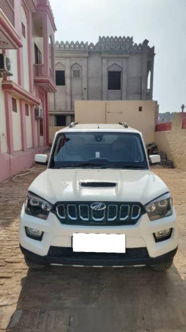 https://images10.gaadi.com/usedcar_image/4369042/original/processed_400406a8-31a8-4b96-9ef4-4d71b0dfedc4.jpg?imwidth=6400