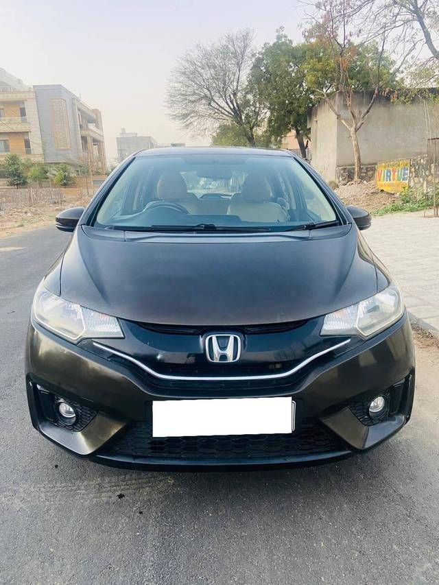 https://images10.gaadi.com/usedcar_image/4369082/original/processed_79b32e58-968d-4d03-a739-3bf3c407958c.jpg?imwidth=6400