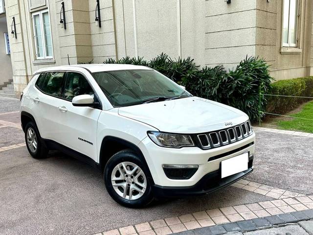 https://images10.gaadi.com/usedcar_image/4369086/original/processed_03ef3e180bf219a337749a1efeb78bad.jpg?imwidth=6400