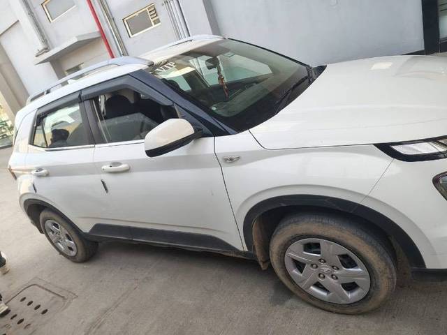 https://images10.gaadi.com/usedcar_image/4369126/original/fd5258ab4bfeae5f09a0f08fdec43e3a.jpeg?imwidth=6402