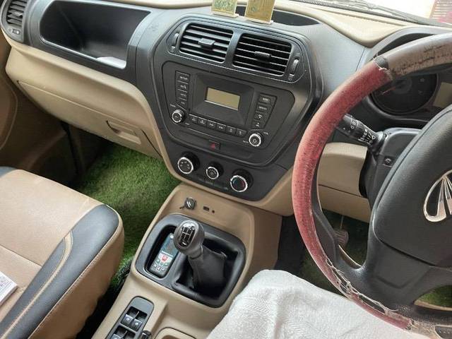 https://images10.gaadi.com/usedcar_image/4369143/original/db25f73482cf540bbabfa8c5863853c9.jpeg?imwidth=6402