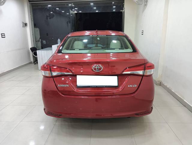 https://images10.gaadi.com/usedcar_image/4369168/original/processed_8b8302861ad8c603eead37ce9c477050.jpg?imwidth=6402