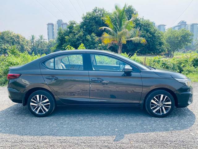 https://images10.gaadi.com/usedcar_image/4369180/original/processed_7032911bd379dbf916c6a2b71e603e1d.jpg?imwidth=6401