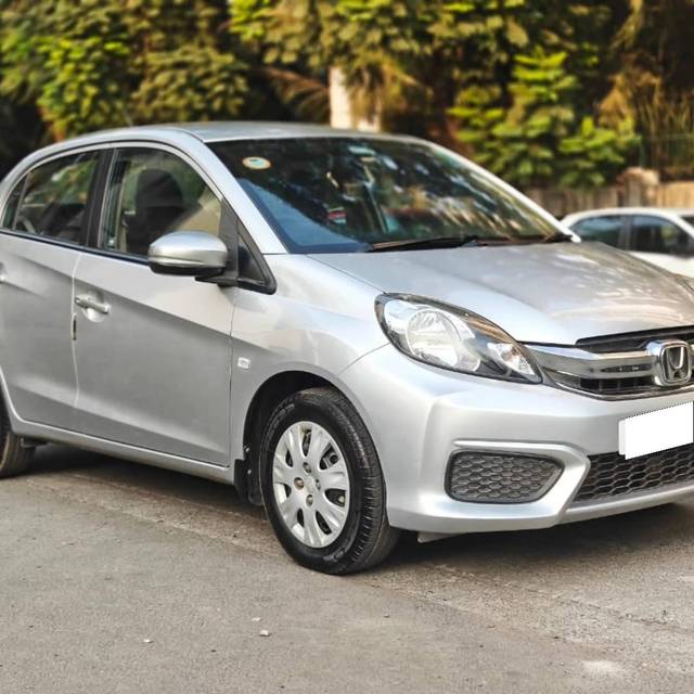 https://images10.gaadi.com/usedcar_image/4369182/original/processed_d546df9709ea0ee5ff42729d18e89e98.jpg?imwidth=6400