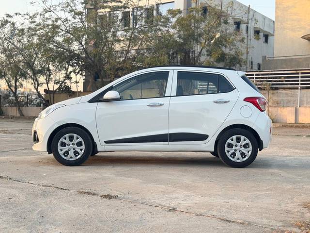 https://images10.gaadi.com/usedcar_image/4369308/original/1cbacb76f0ef8e78ebbfc73fe4e80c05.jpg?imwidth=6402