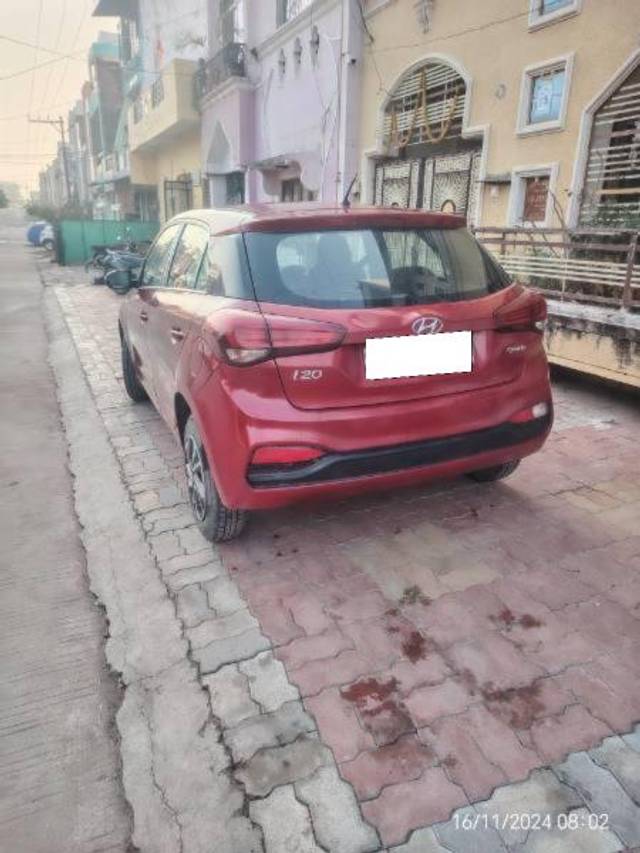 https://images10.gaadi.com/usedcar_image/4369328/original/processed_4e6b5bb6-7c02-4132-a073-6318ca357ee2.jpg?imwidth=6401