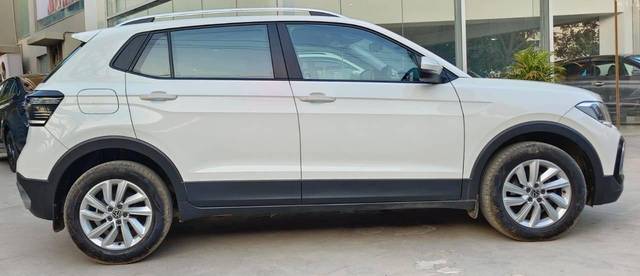 https://images10.gaadi.com/usedcar_image/4369379/original/processed_8f6ad28ac25db994426952d422e2c5e6.jpeg?imwidth=6401