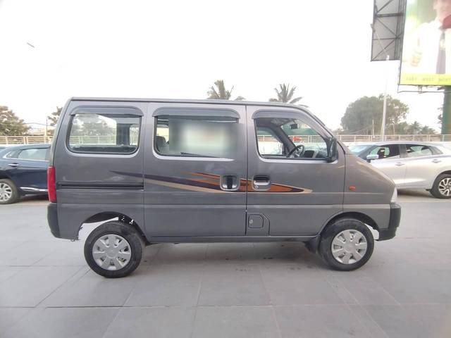 https://images10.gaadi.com/usedcar_image/4369454/original/processed_86572e063d3d1ca966f87443ff932548.jpg?imwidth=6401