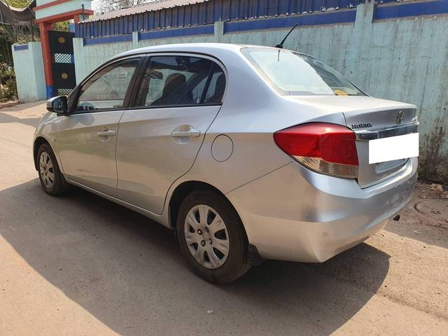 https://images10.gaadi.com/usedcar_image/4369502/original/processed_c0bab8aabc860bacc7556c91a3cf6c12.jpg?imwidth=6402