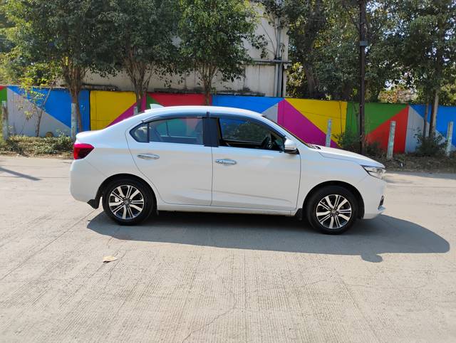 https://images10.gaadi.com/usedcar_image/4369539/original/9615e974dc7e7954eab24b6743deeaec.jpg?imwidth=6401