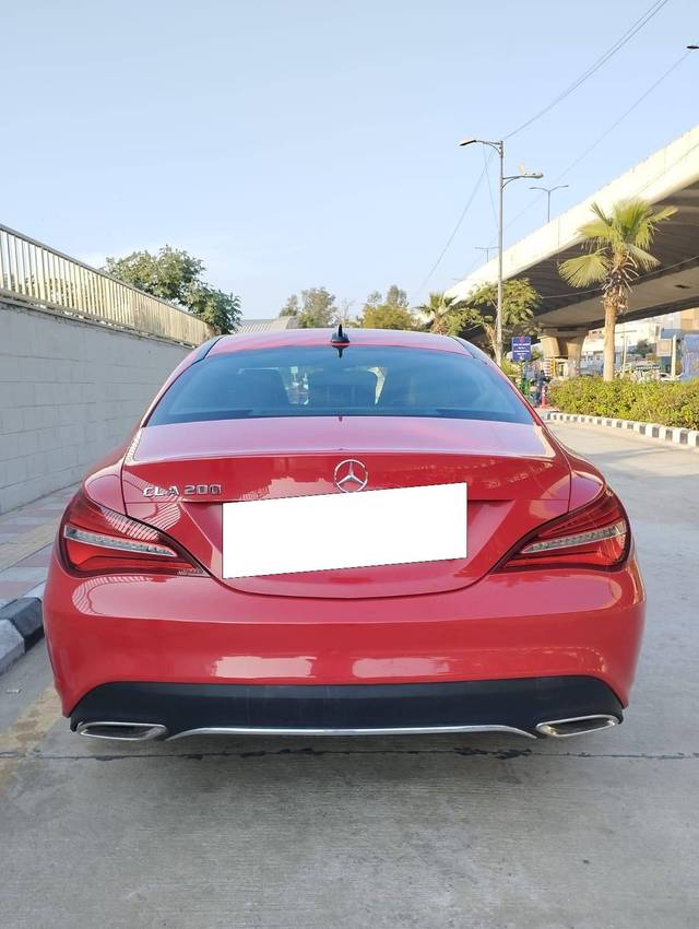 https://images10.gaadi.com/usedcar_image/4369558/original/processed_51648a7a1e66a71ed764536e60889297.jpg?imwidth=6402