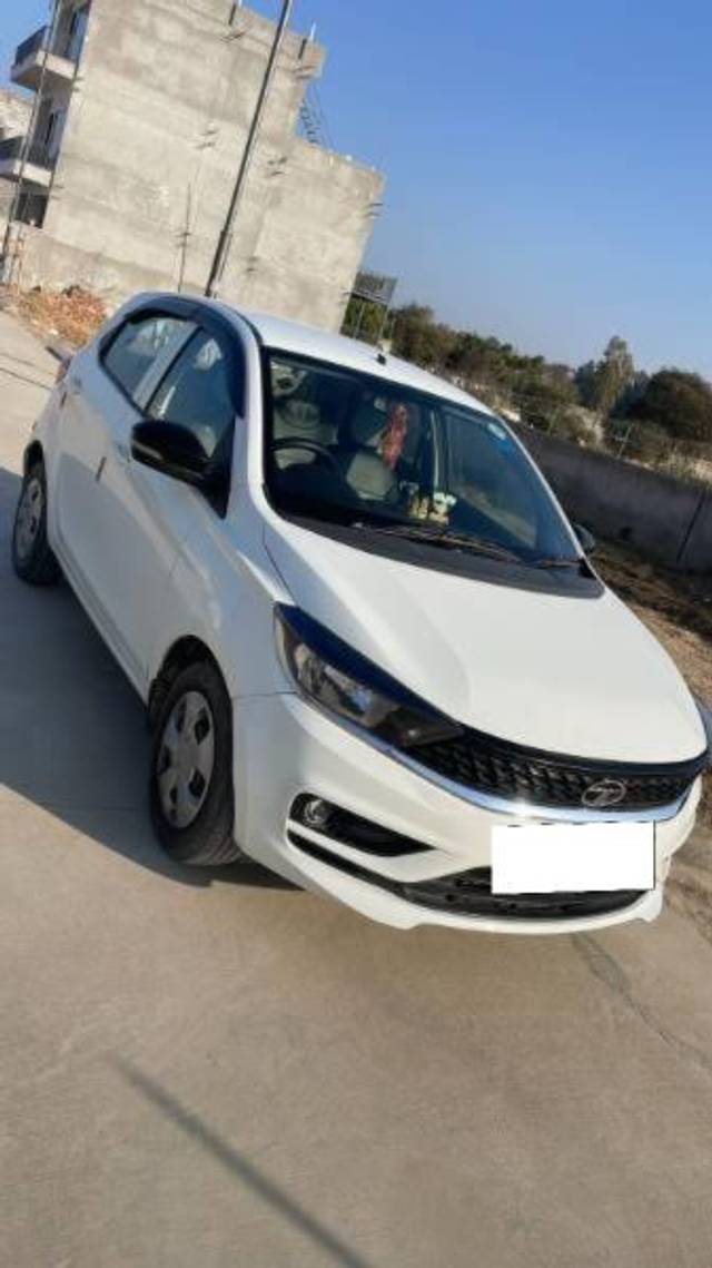 https://images10.gaadi.com/usedcar_image/4369590/original/processed_fb0fac37-5e99-4186-a3fe-db8d1151e84e.jpg?imwidth=6400