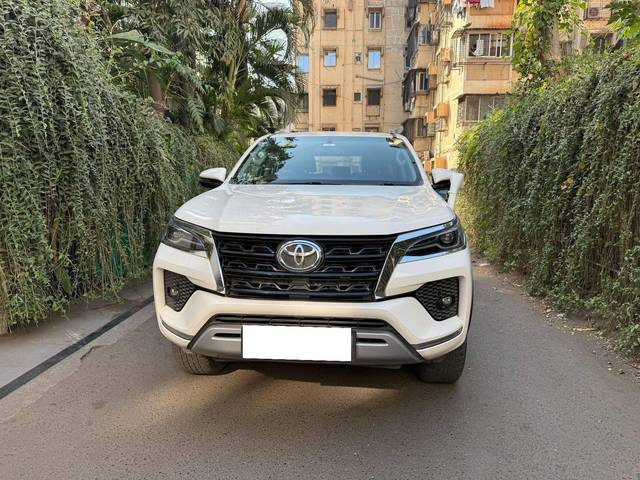 https://images10.gaadi.com/usedcar_image/4369592/original/processed_971e4af5bdd93fe4c4af7b5900ecebed.jpeg?imwidth=6400