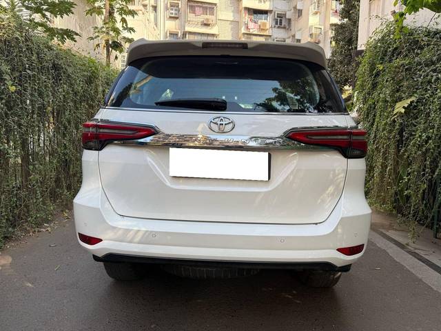 https://images10.gaadi.com/usedcar_image/4369592/original/processed_f61a093d760bce68ae1c7f22e41f7573.jpeg?imwidth=6402