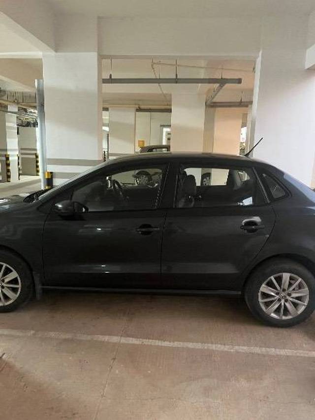 https://images10.gaadi.com/usedcar_image/4369604/original/f154bb5095470fd6d4b67b5f509da3e1.jpeg?imwidth=6401