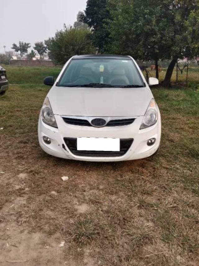 https://images10.gaadi.com/usedcar_image/4369618/original/processed_32c7614f-26af-420f-bb07-3e2f535a0a62.jpg?imwidth=6400