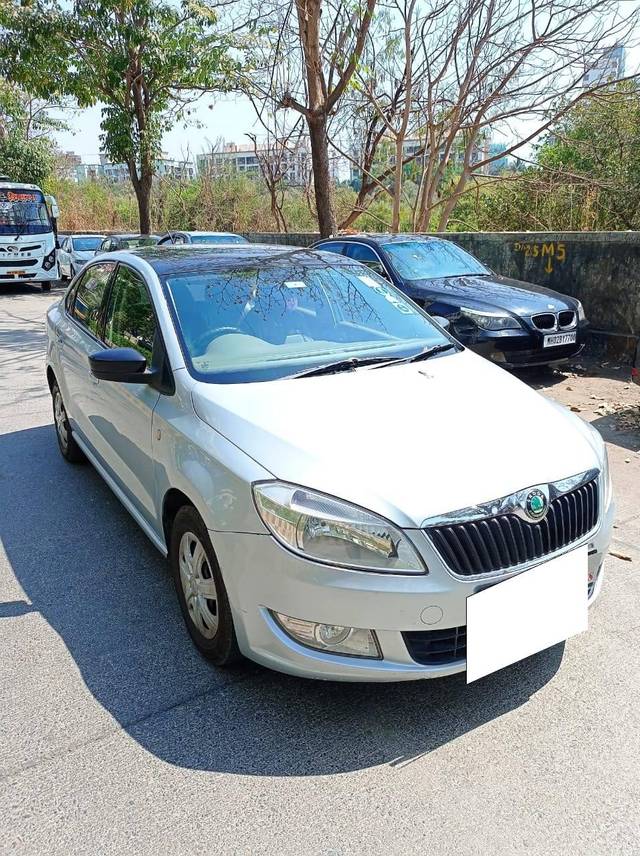 https://images10.gaadi.com/usedcar_image/4369672/original/processed_10c8e18ab5eac82477435f16b016878d.jpg?imwidth=6400