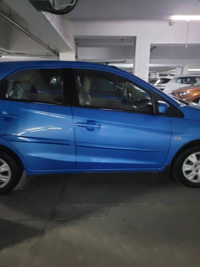 https://images10.gaadi.com/usedcar_image/4369733/original/4cd5cde9b6b6c5523b6f5764830449a2.jpg?imwidth=6400