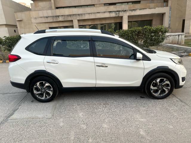 https://images10.gaadi.com/usedcar_image/4369748/original/098adfe3ea0e541f89410f87d7794f73.jpg?imwidth=6401