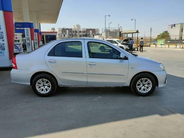 https://images10.gaadi.com/usedcar_image/4369765/original/processed_3893af38-47ec-451b-bd02-c9a1c08bb539.jpg?imwidth=6401