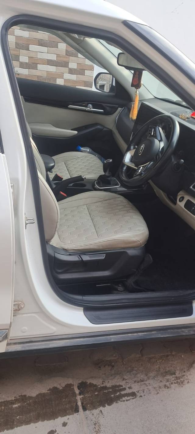 https://images10.gaadi.com/usedcar_image/4369797/original/a1f3429f847907706e76c60a8d33ad87.jpg?imwidth=6402