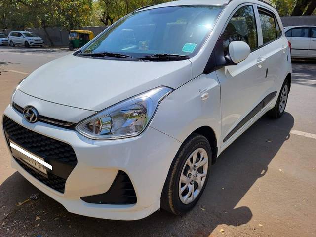 https://images10.gaadi.com/usedcar_image/4369809/original/processed_c1a29c79dd00a957ed809f57188c1fe4.jpg?imwidth=6402