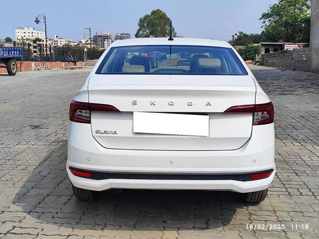 https://images10.gaadi.com/usedcar_image/4369840/original/processed_39bc4ad0de89bdab645f6727e6300c36.jpeg?imwidth=6402