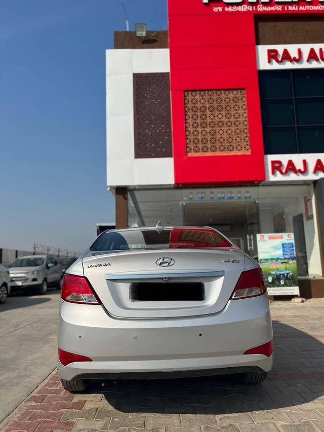 https://images10.gaadi.com/usedcar_image/4369858/original/processed_eaeaf2fe2a8456f9f2880aa3d434176c.jpg?imwidth=6401