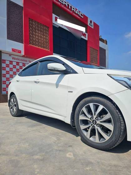 Hyundai Verna 1.6 CRDi SX Hyundai Verna 1.6 CRDi SX