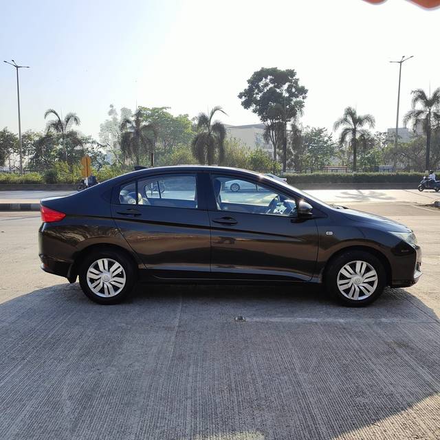 https://images10.gaadi.com/usedcar_image/4369896/original/1e29e490997f9a0c5af9d61797efd463.jpg?imwidth=6401