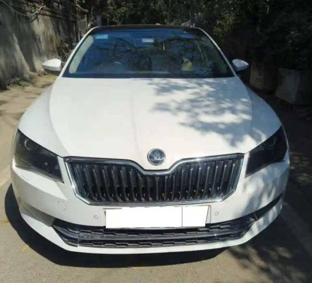 https://images10.gaadi.com/usedcar_image/4369908/original/ce7832cca23b7395a12809173b14b9ac.png?imwidth=6400