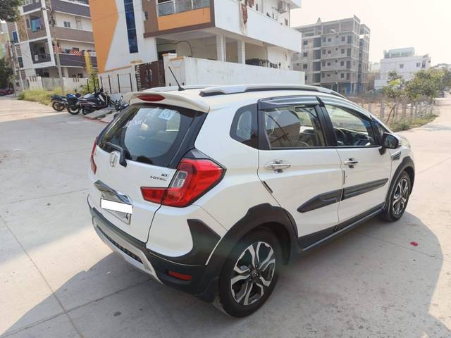 https://images10.gaadi.com/usedcar_image/4369918/original/processed_257672d882daa514685e15969376c190.jpg?imwidth=6402