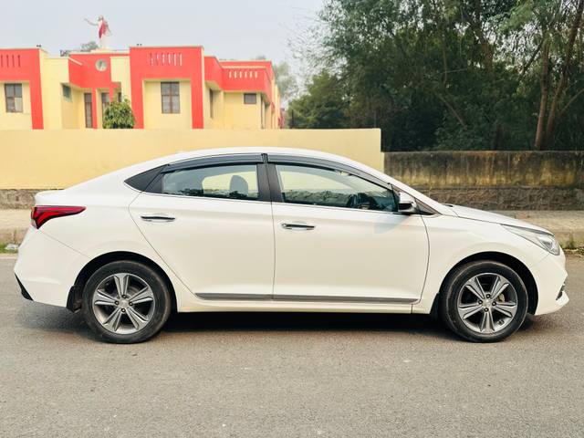 https://images10.gaadi.com/usedcar_image/4369939/original/0e5c8d8934a900c3214192e989fd0311.jpg?imwidth=6401