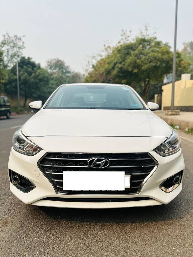 https://images10.gaadi.com/usedcar_image/4369939/original/processed_10301998ed552ef3a7981f9a33dbe990.jpg?imwidth=6400