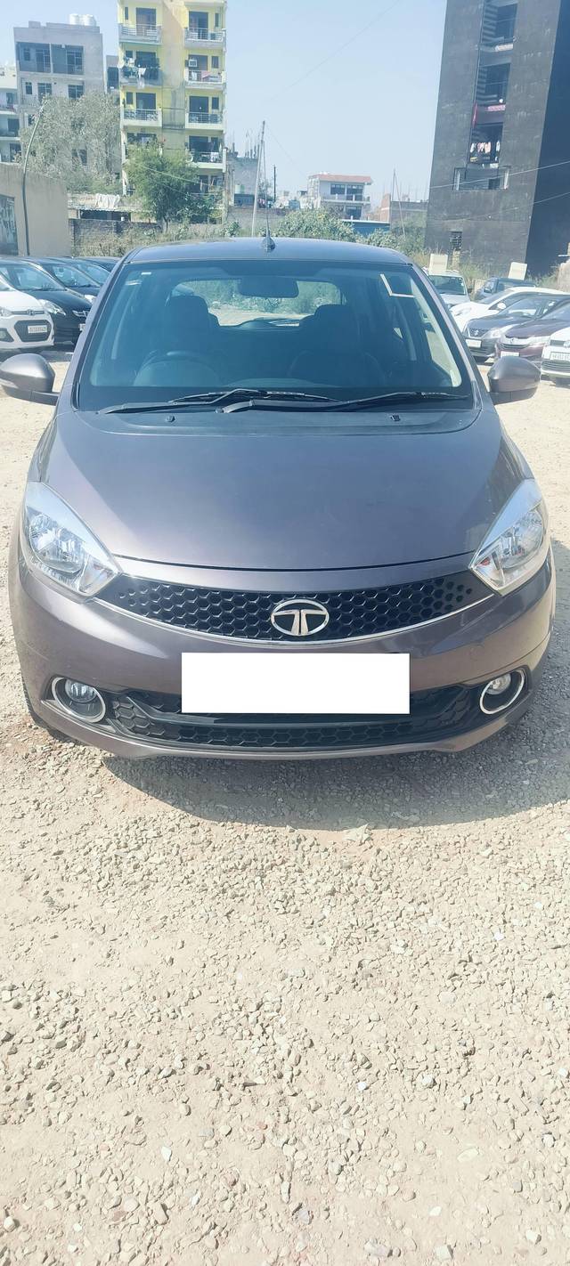 https://images10.gaadi.com/usedcar_image/4369978/original/processed_74333cde87ec8d9d9bce4da46e5daab3.jpg?imwidth=6401