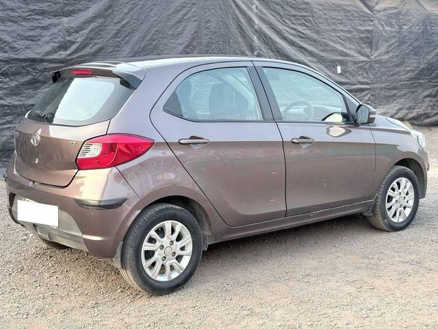 https://images10.gaadi.com/usedcar_image/4370099/original/processed_bc13b19c47e5f3703c30a42164c6cfab.jpg?imwidth=6402