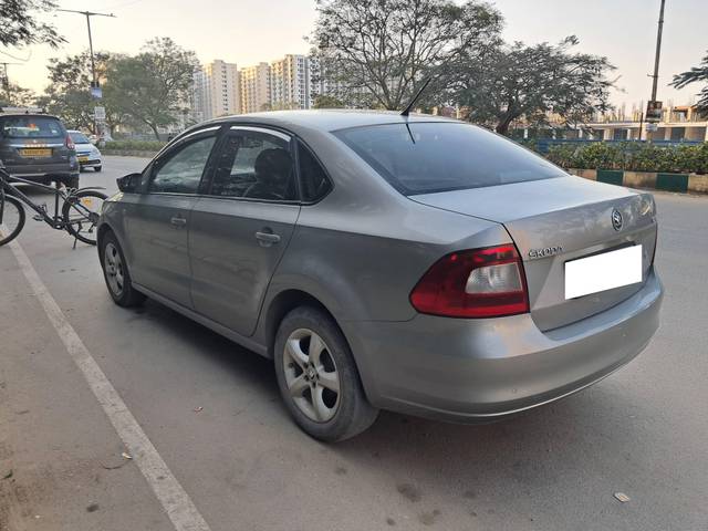 https://images10.gaadi.com/usedcar_image/4370100/original/processed_c54fa2ac846e967916dd0d1a0d29867c.jpg?imwidth=6401