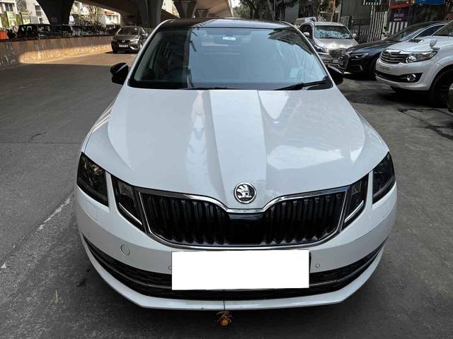 https://images10.gaadi.com/usedcar_image/4370155/original/processed_7d8cac2a5826f1ad87b2997ba839fc37.jpg?imwidth=6400