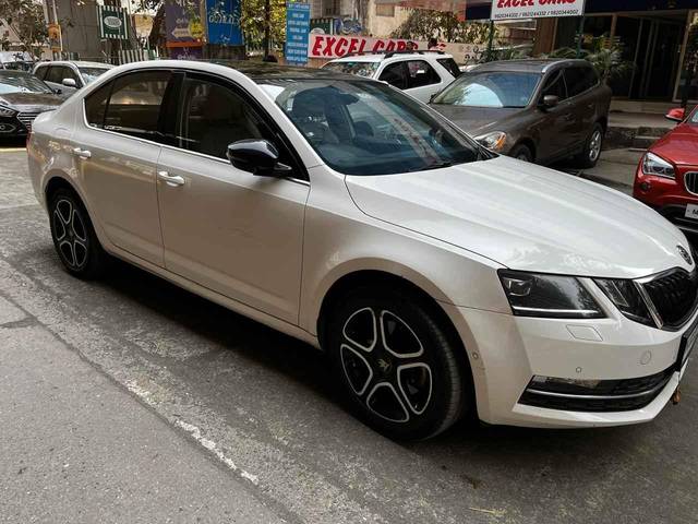 https://images10.gaadi.com/usedcar_image/4370155/original/processed_a87060d8a5e44ec7f05b81c791e0fff7.jpg?imwidth=6402