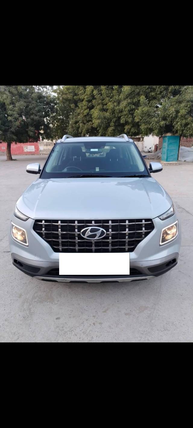 https://images10.gaadi.com/usedcar_image/4370189/original/processed_f8f5031f470bc499105edcfc14a60921.jpg?imwidth=6400