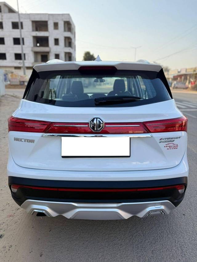 https://images10.gaadi.com/usedcar_image/4370296/original/processed_e8e4a1aa-28b4-4082-8765-2b5eb2db0377.jpg?imwidth=6402