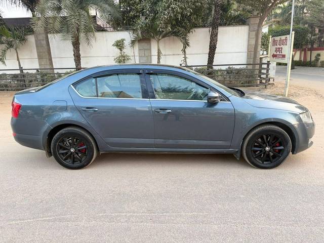 https://images10.gaadi.com/usedcar_image/4370304/original/processed_278e89596e5d6fa3f5c10670b23ea4d3.jpg?imwidth=6401