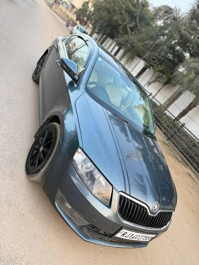 https://images10.gaadi.com/usedcar_image/4370304/original/processed_a9ca4a59-6c04-4558-b185-b461b66cda12.jpg?imwidth=6400