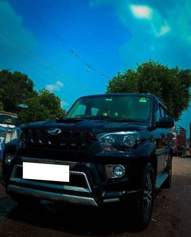 https://images10.gaadi.com/usedcar_image/4370367/original/processed_b4444fd9-544e-4606-9316-59a0668d4172.jpg?imwidth=6400