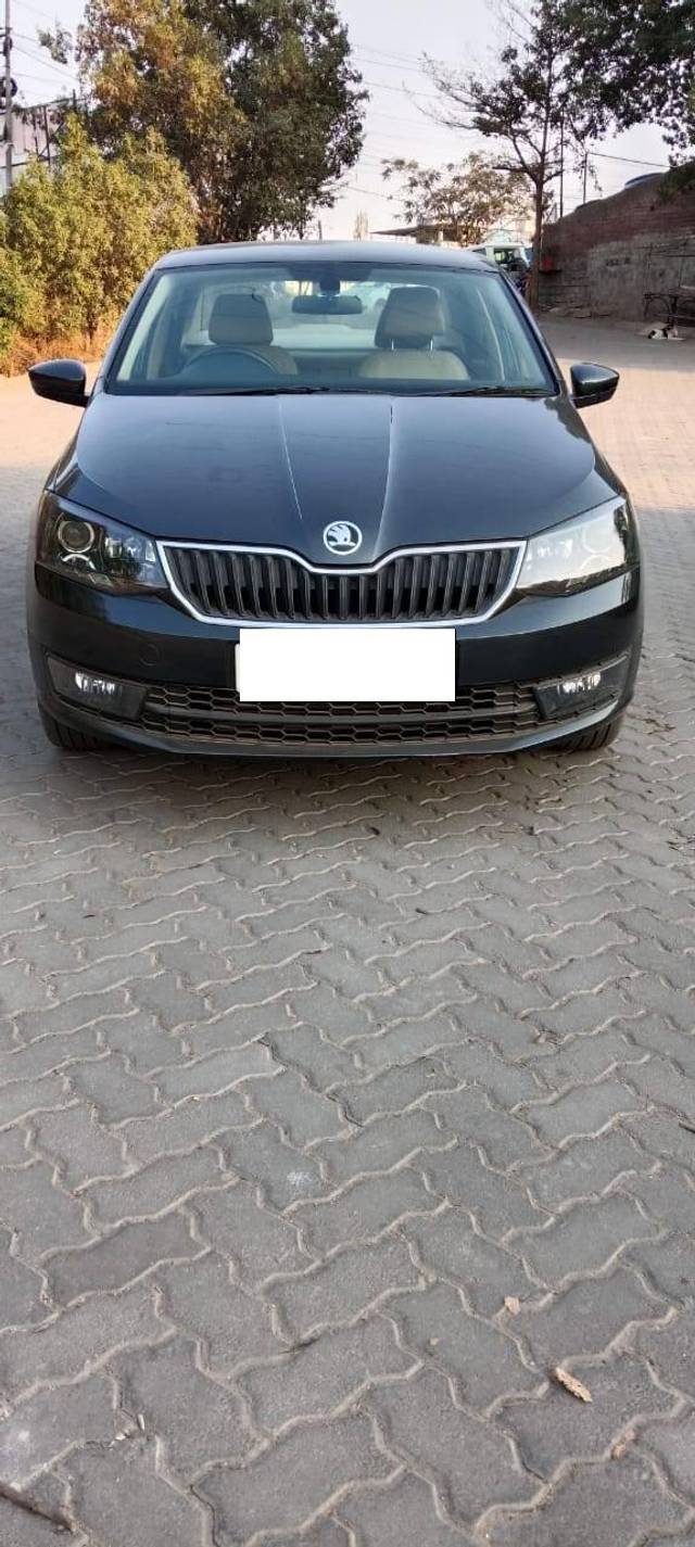 https://images10.gaadi.com/usedcar_image/4370375/original/processed_fdb5128062ffdb592c2a82bc563d0aea.jpg?imwidth=6402