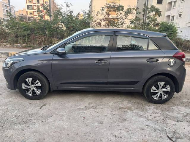 https://images10.gaadi.com/usedcar_image/4370405/original/processed_860a20b738b17b93539aa83590ef5931.jpg?imwidth=6402