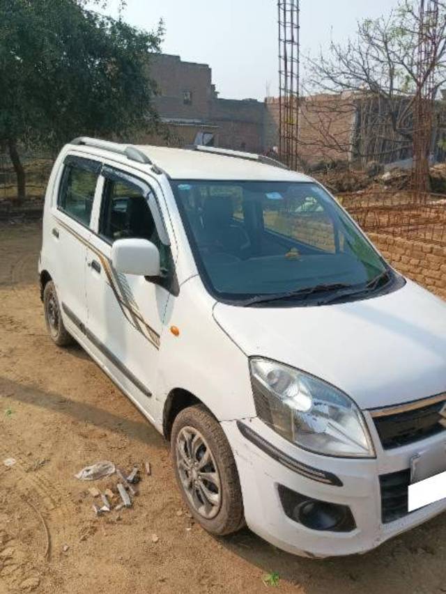 https://images10.gaadi.com/usedcar_image/4370424/original/processed_707f2b30-f3f4-4abe-933b-103b8471d850.jpg?imwidth=6400