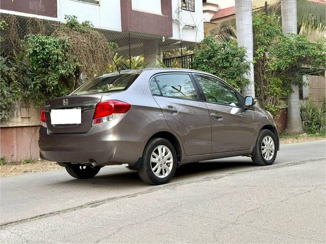 https://images10.gaadi.com/usedcar_image/4370594/original/processed_58fd5b1e7221c282a95fb796023219db.jpg?imwidth=6401