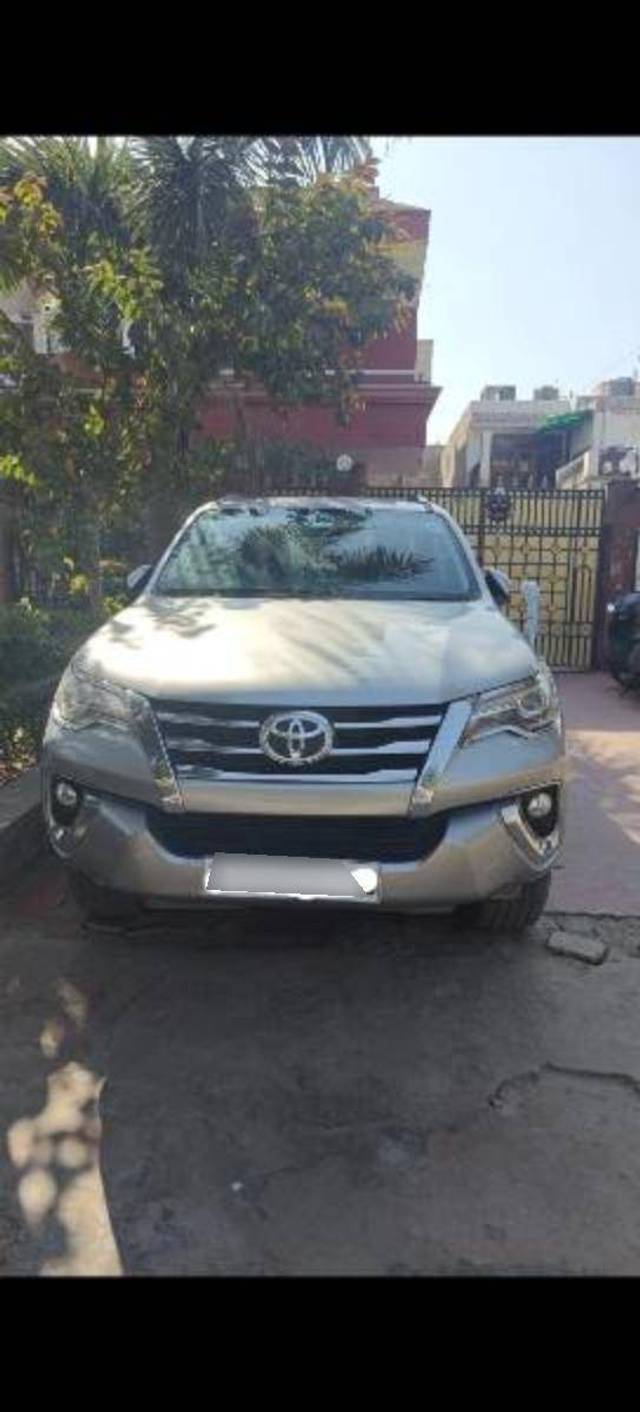 https://images10.gaadi.com/usedcar_image/4370719/original/7ee2bd5bff808693ad3dcff06962de52.jpg?imwidth=6401